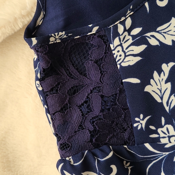 Express Blue and White Floral Long Sleeve Dress - Picture 5 of 8